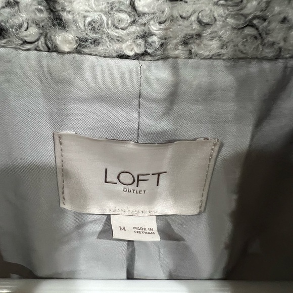 Loft ladies coat! Very soft and comfortable to wear! In size large! - Picture 3 of 5